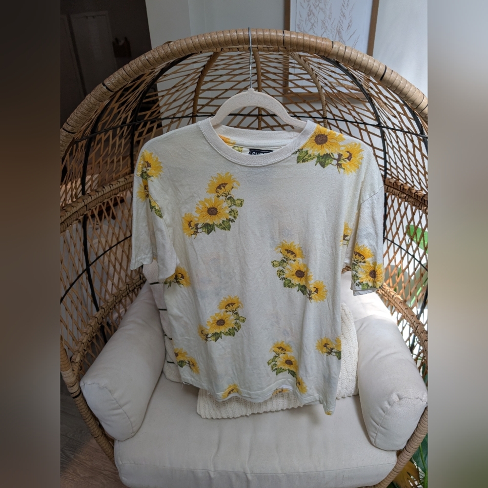 ✨ Sunflower Graphic Tee